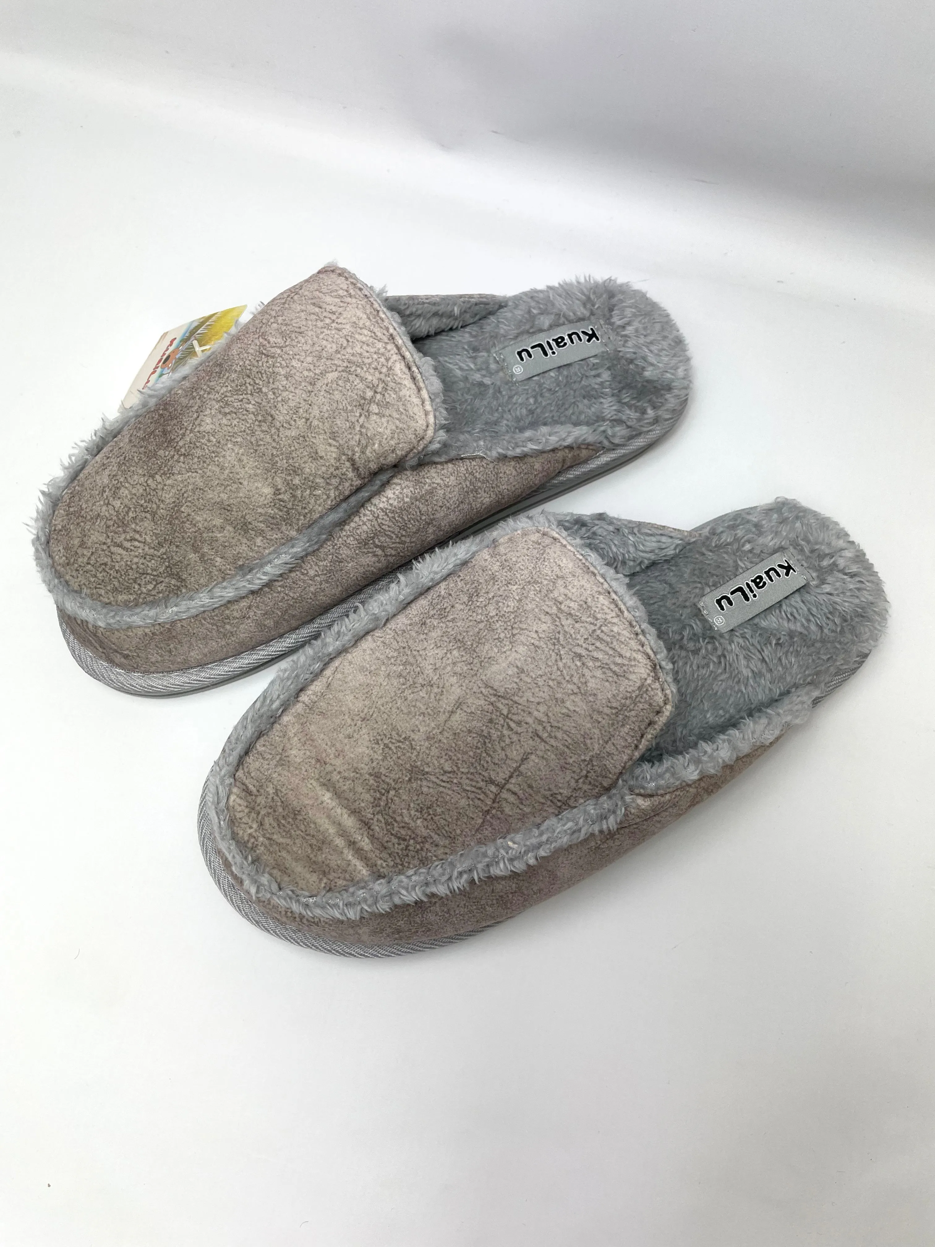 KuaiLu Faux Fur Women's Fuzzy Slippers in Grey