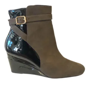 P & G 3154076 Black Patent Leather Ankle Boots